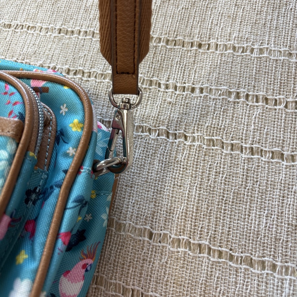 Lilly Bloom Crossbody Purse Cocketeil Blue Floral Adjustable Strap Zip Closure - Picture 4 of 9